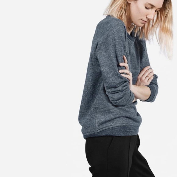 Everlane | Pullover Crewneck in Heathered Navy - Picture 2 of 9